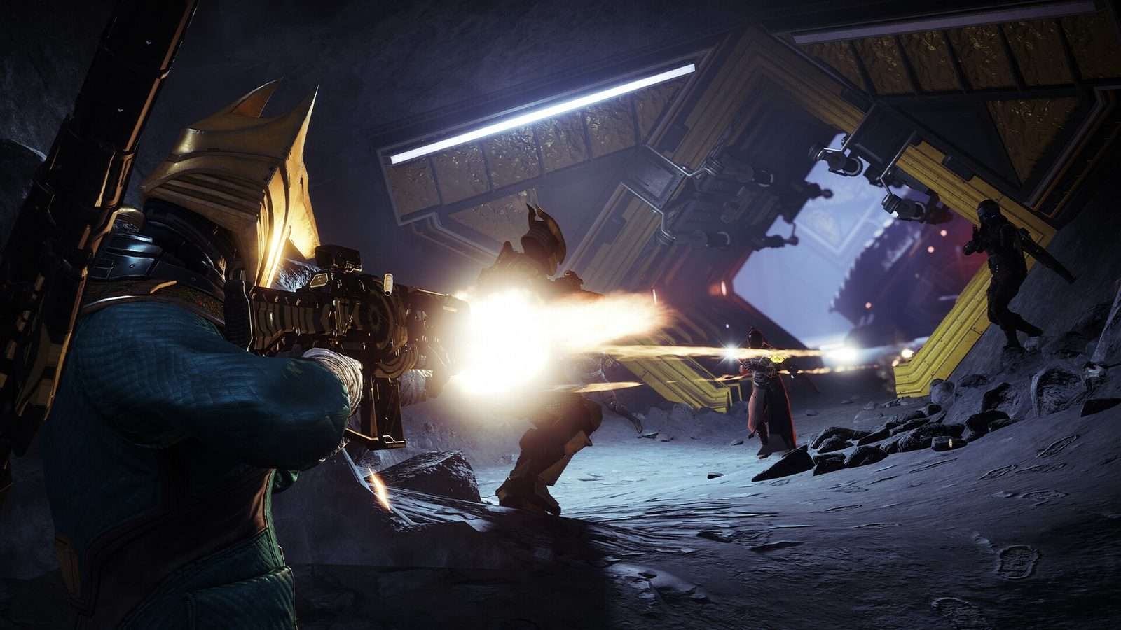 Un Guardián de Destiny 2 dispara un fusil en una galería oscura contra enemigos entre destellos