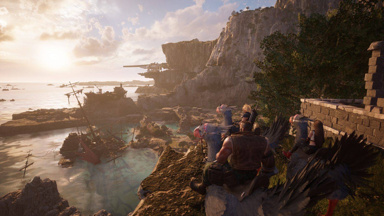 Cloud, Barret y Tifa montan chocobos sobre un acantilado y miran una bahía con barcos hundidos y una plataforma industrial al atardecer