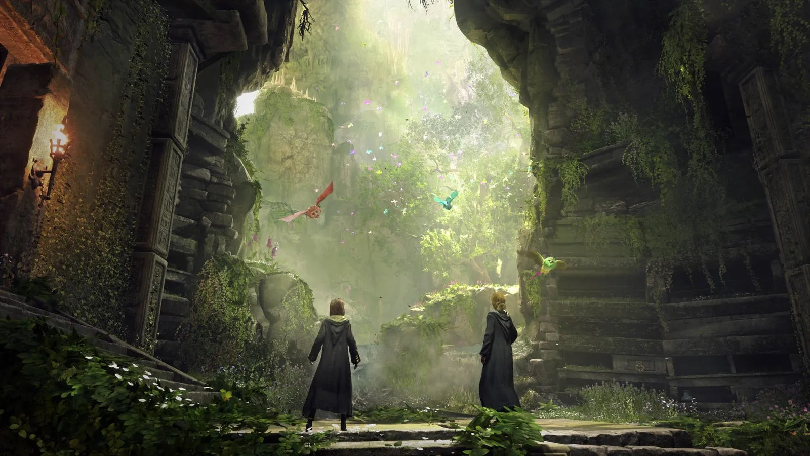 Dos personajes frente a unas ruinas cubiertas de vegetación en Hogwarts Legacy