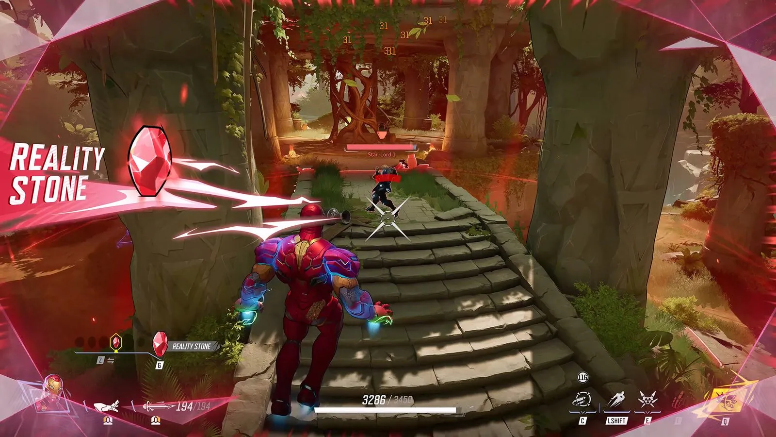 Un héroe de armadura roja sube una escalera de piedra en Marvel Rivals; en pantalla se ve la gema Reality Stone