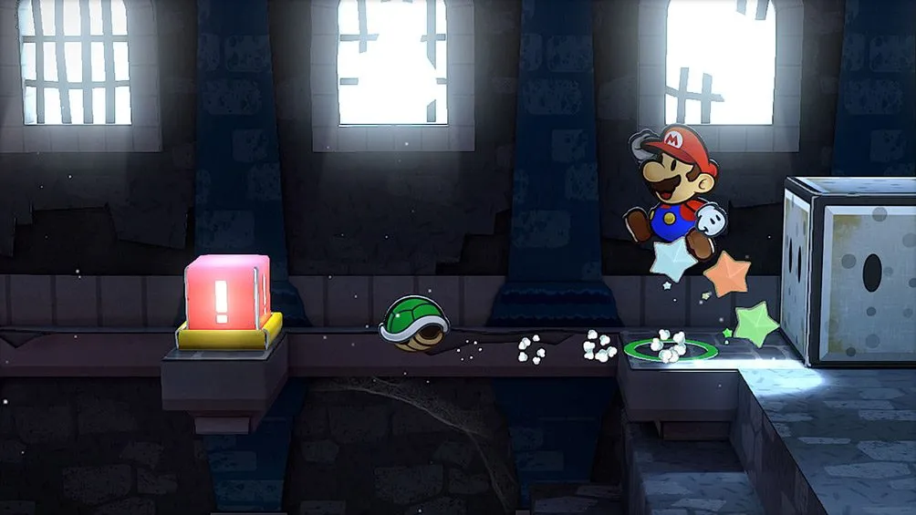 Mario salta en una sala oscura de piedra, con estrellas de colores detrás, un caparazón verde en el suelo y un bloque de exclamación rojo brillante a la izquierda
