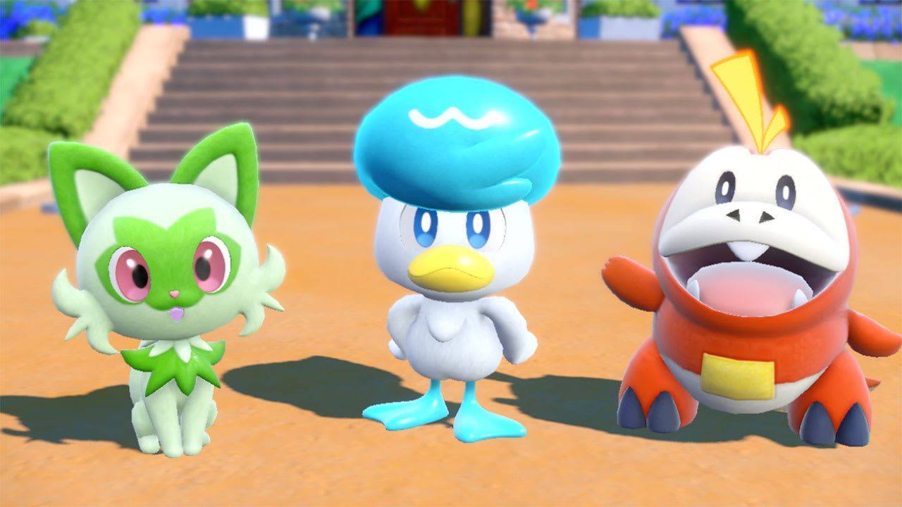 Los tres Pokémon iniciales de Escarlata y Violeta, Sprigatito, Quaxly y Fuecoco, frente a la escalinata de la Academia