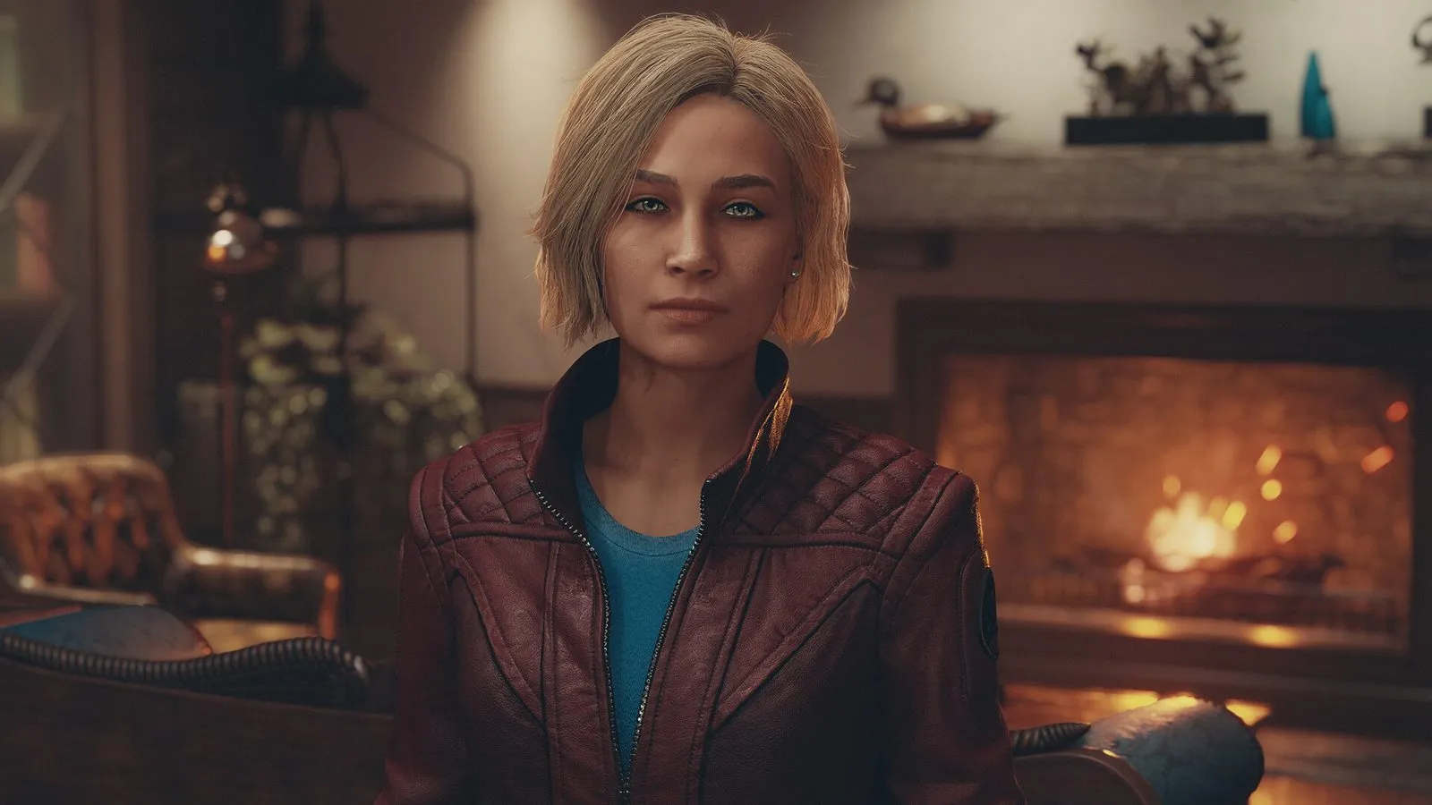 Sarah Morgan, de Constellation, rubia de pelo corto y chaqueta granate, delante de una chimenea encendida